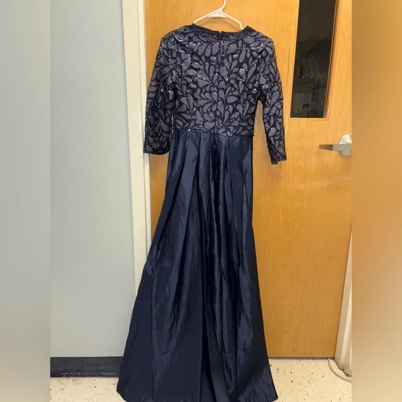 Elegant Navy Evening Gown - Picture 3 of 5